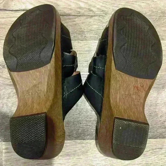 Dansko Serena flower Wooden Leather clog Sandals - Picture 3 of 5